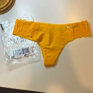 NWT Victoria’s Secret PINK Women’s Yellow Thong With Lace Sides Size Medium